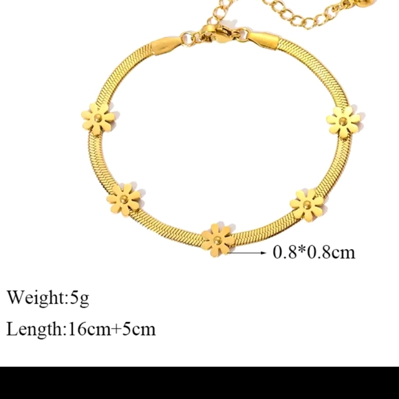 Golden Hearts Bracelet - Picture 4 of 5